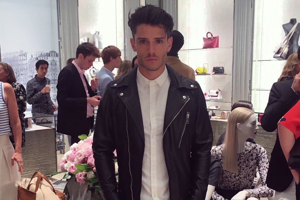 RpgStayAlive's tweet image. -diego barrueco 
-jared 
-20 ans
-peur du sang et de perdre ses proches 
-bisexuel