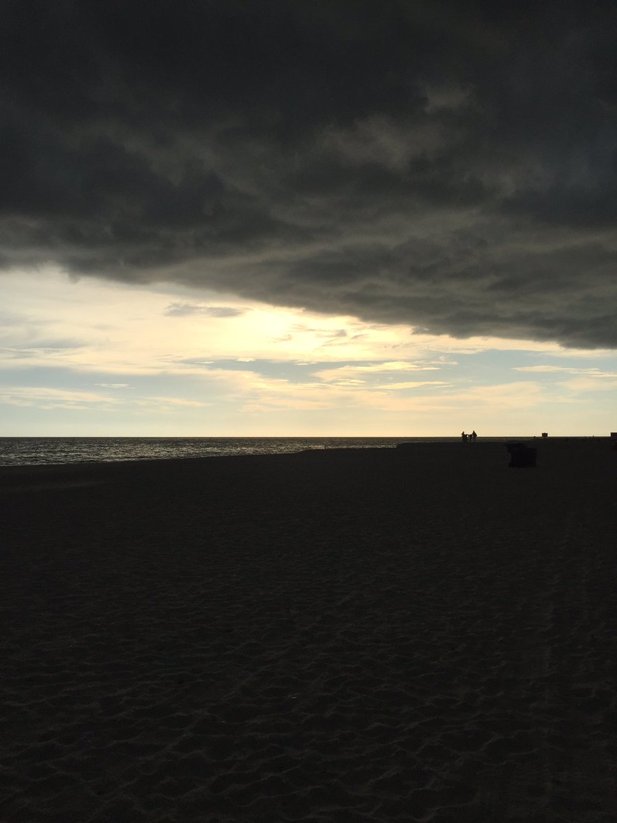 DMullenNY's tweet photo. #CloudsRollingIn #UphamBeach #@StPeteBeach @vspc #liveamplified #instaburg #stpetebeach @TampaBayWeather https://t.co/9lXzNWglFP