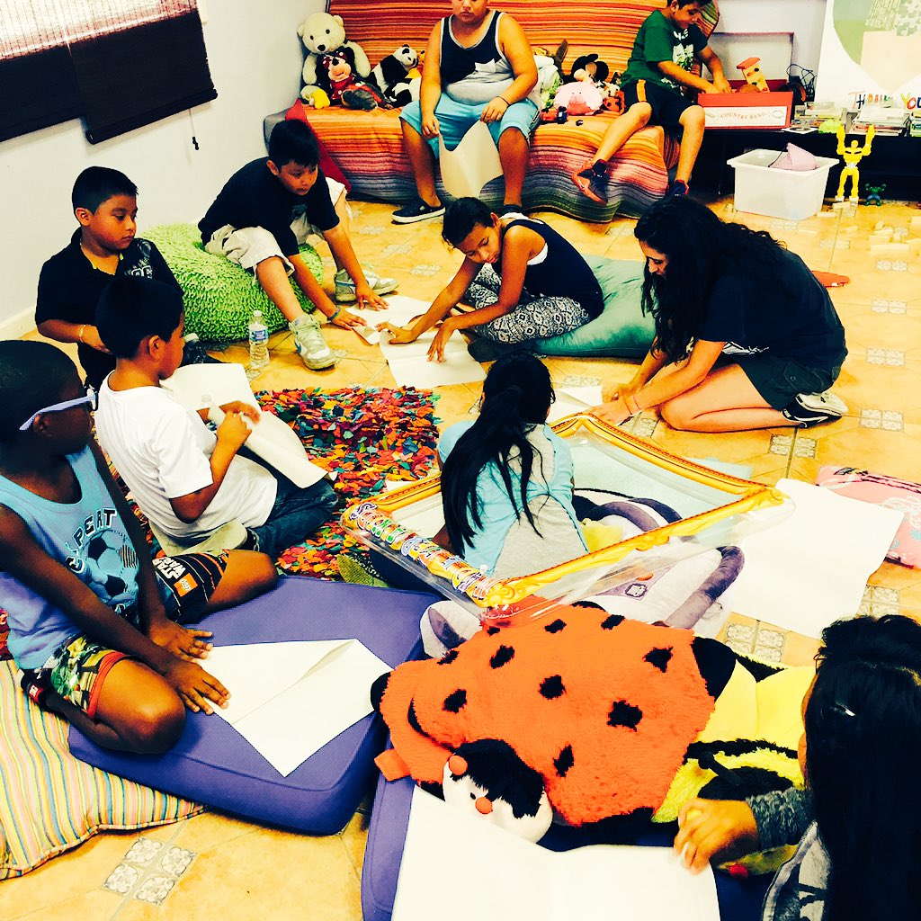 LisMarieFL's tweet photo. Creating artwork that represents our families &amp; cultures! #MadreTierraKIDS #SOMOSWeAre #AFSCMiami @ALIANZAAMERICAS https://t.co/GHS9uRJBVm