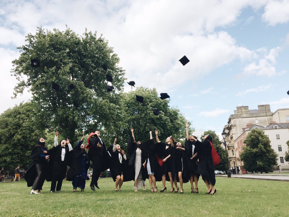 JazleneTeh's tweet photo. 🎓 One of the biggest moment in life ☺️🤗🙊 #notastudentanymore #imgraduated https://t.co/GO1vRyxkEX