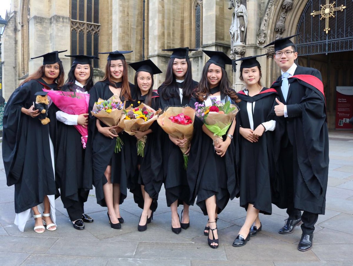 JazleneTeh's tweet photo. 🎓 One of the biggest moment in life ☺️🤗🙊 #notastudentanymore #imgraduated https://t.co/GO1vRyxkEX