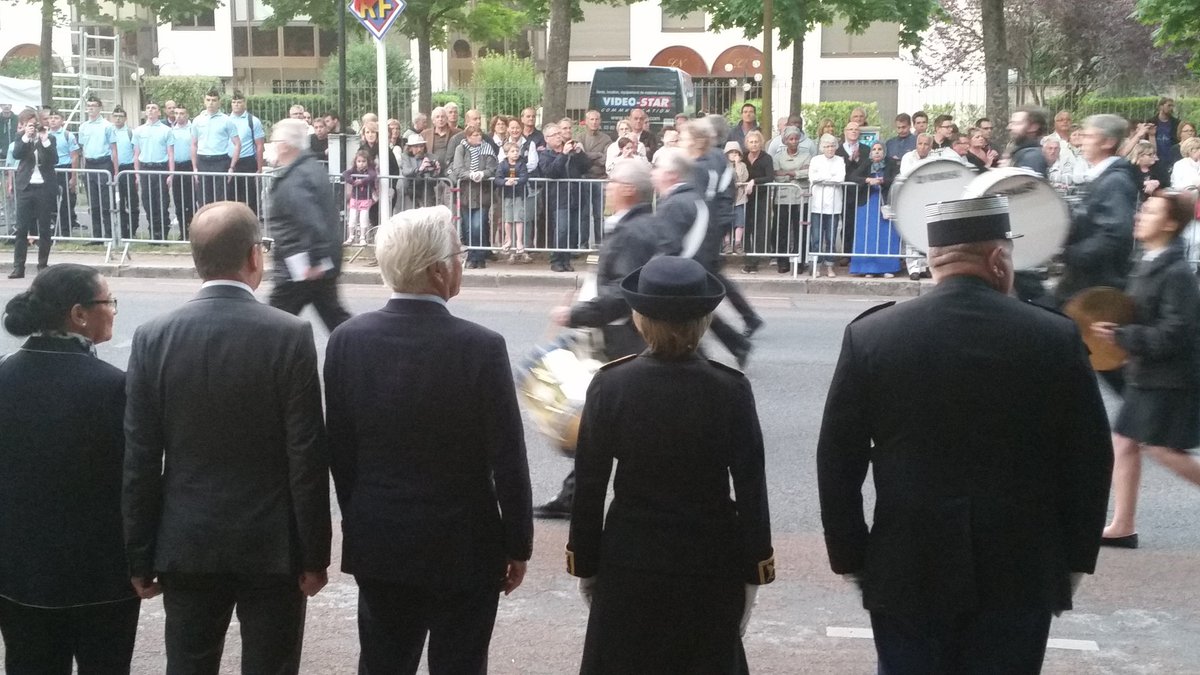 Rolland_Denis's tweet photo. #14juillet à #Dijon
Défilé #gendarmerie, école, #génie, #SDICE...
Aubade de la fanfare, cour du palais des ducs https://t.co/Dsu11Mn0KK