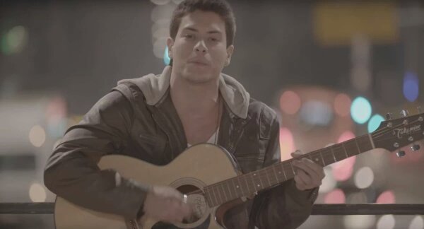 nostrendsbrasil's tweet photo. #AFlorNoTVZ - Fãs  comentam o clipe 'A Flor' do @Aguiarthur, no TVZ. #NosTrendsBrasil https://t.co/omwi5fxP2a