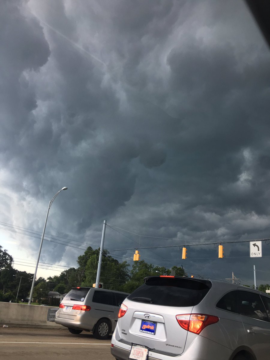 coke2653's tweet photo. East side of Evansville https://t.co/KyCczPBUZZ