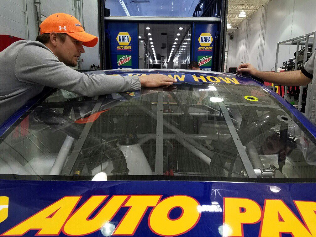 TeamHendrick tweet picture