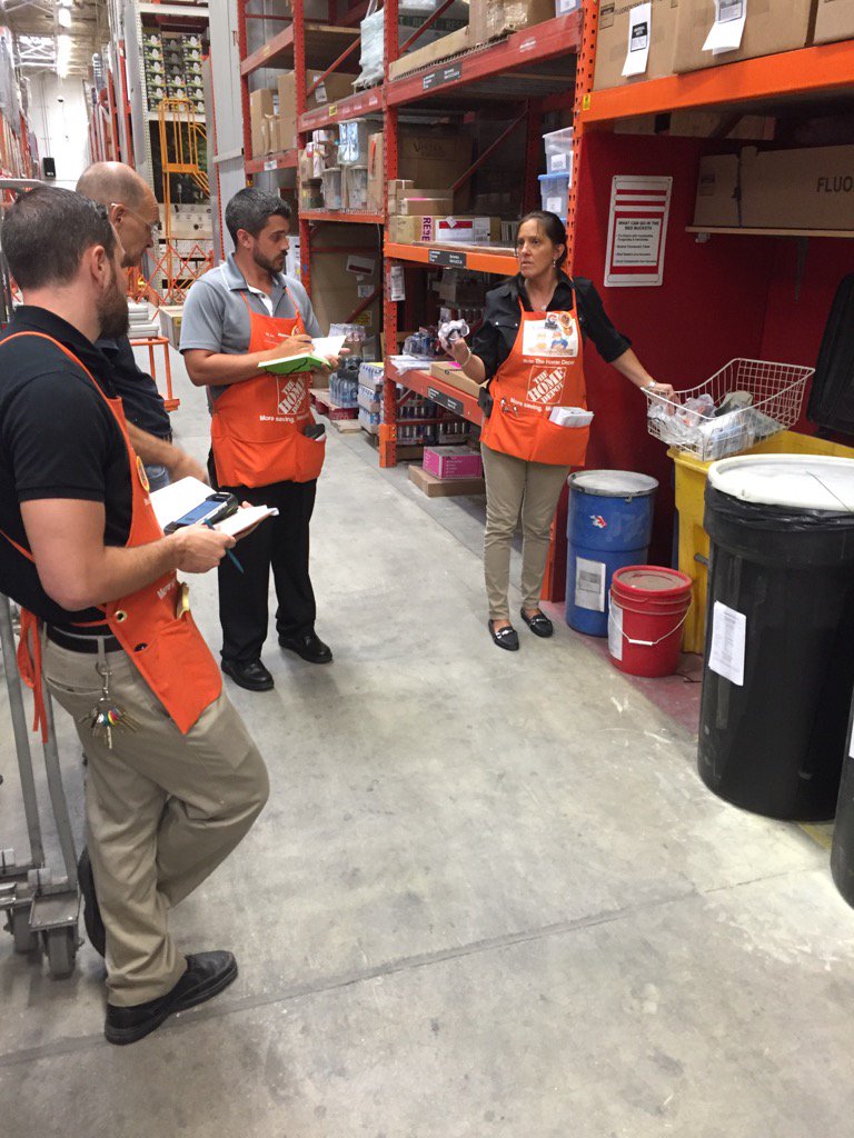 BLRoller34's tweet photo. Newly promoted T.O.M @DeannaH12009753 leading the team thru a hazmat walk! #operationalexecution ☠🚭 https://t.co/AUUI7HC2Lx