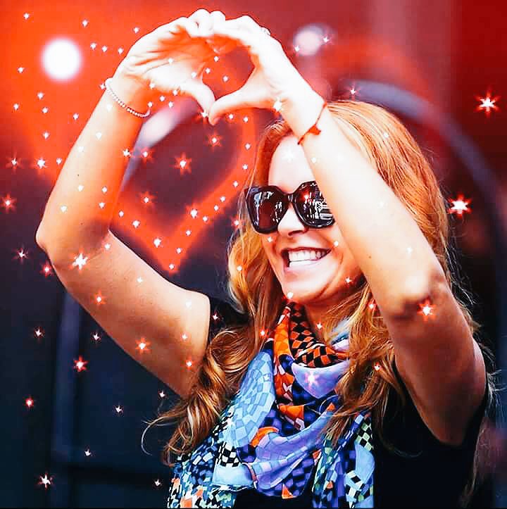 ERNESTO_FER's tweet photo. Asi celebramos los 6M DE CORAÇÕES POR LUCERO @twitter @LuceroMexico https://t.co/LvXLKjLvai