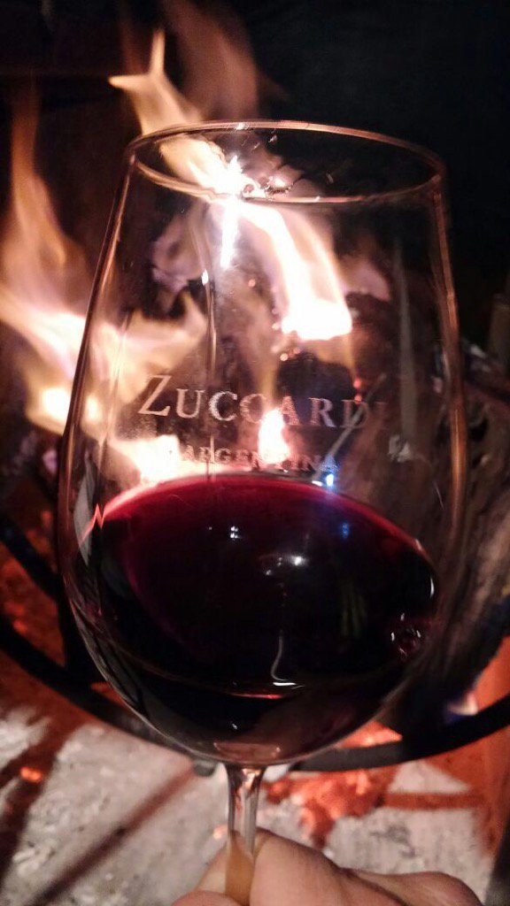 PoloMB's tweet photo. Salu!!! @SebaZuccardi @Julizeta @ZuccardiWines que rico esta el mejor Blend del mundo!!! Tito!!! https://t.co/eTqKNf0KIk