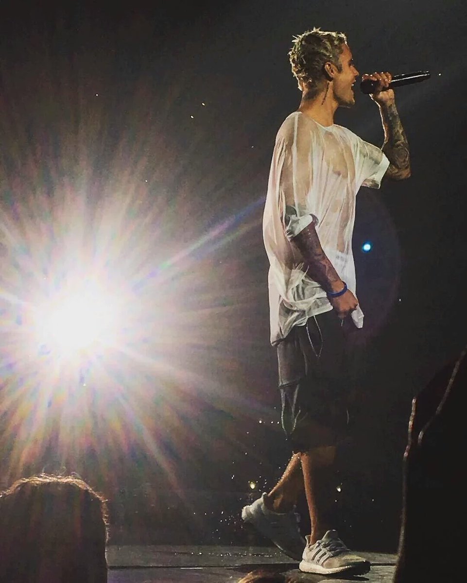 raphaeula's tweet photo. brasil o lugar onde as beliebers cantam mais que as gringas mesmo sem saber inglês #ReasonsForJustinBackToBrazil https://t.co/s8asK47sGo