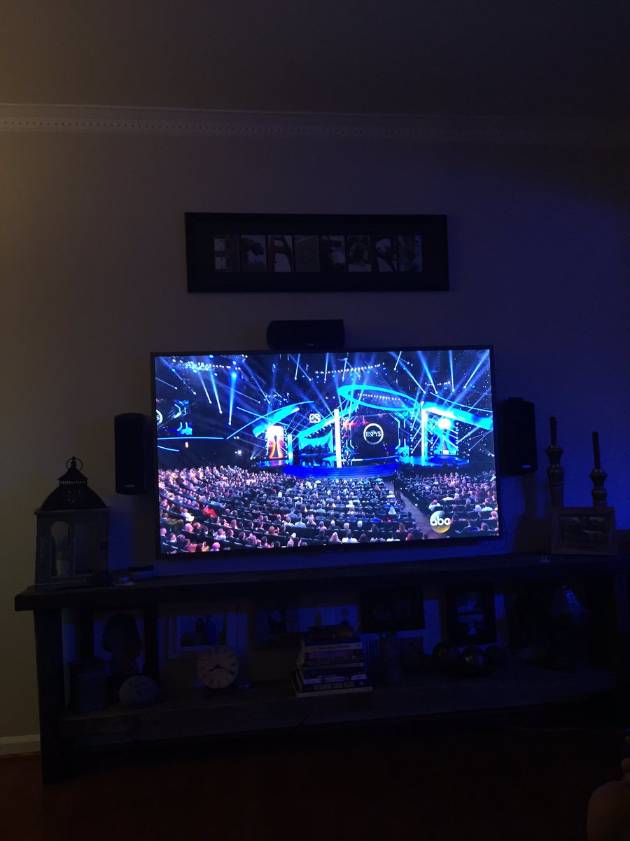 VolunteerLisa's tweet photo. Let's get straight to the point @ESPYS @jtimberlake presenting Icon Award #JT #ESPYS2016 https://t.co/legzR5iCCO