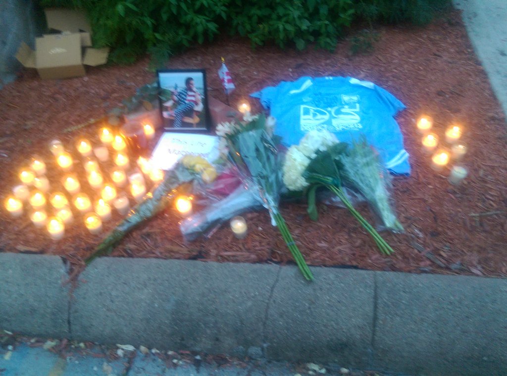 ScottRobertsDC's tweet photo. candlelights at the #SethConradRich vigil #BloomingdaleDC https://t.co/6yUA9Dhf5v