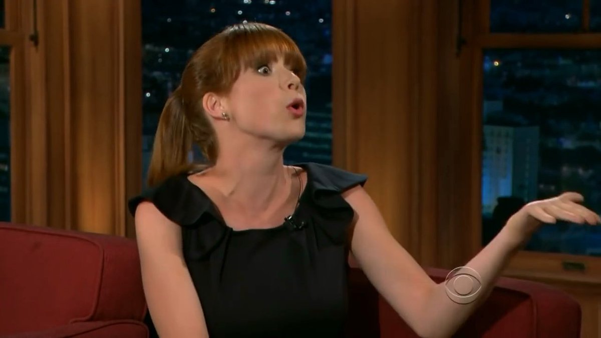 PerfectScenes_'s tweet image. Ellie Kemper hardly gesticulates.