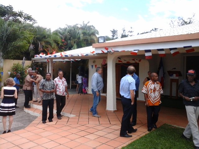 AventureChoc's tweet photo. Ca sent bon la France #14Juillet #Vanuatu https://t.co/kTiHd075oG