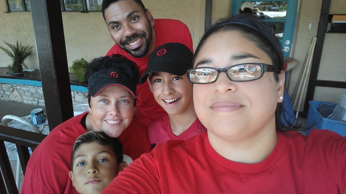 liv2quez's tweet photo. Volunteer time... https://t.co/qYCdhRzQq1