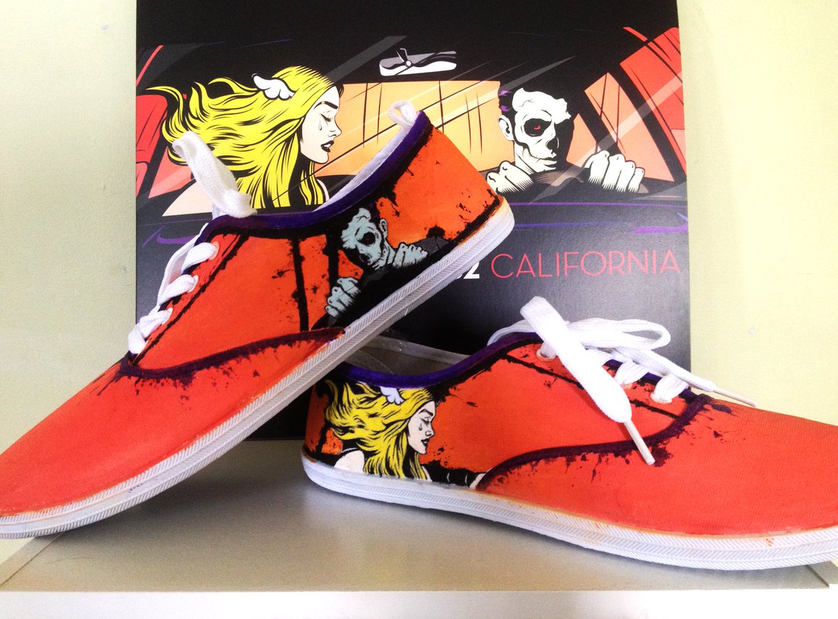 alexdempseys's tweet photo. Hand-painted myself some @blink182 sneakers or w/e https://t.co/vYwaQB9v8v