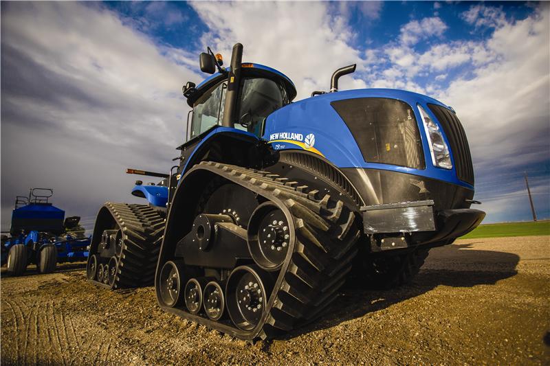 DLEequipment's tweet photo. T9 SmartTrax tractors - experience award-winning ECOBlue™ High-Efficiency Selective... https://t.co/VczQv6bdLR https://t.co/BB7wISb94L