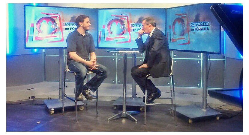 Yanko_Bribiesca's tweet photo. En @RicardoRocha_MX platicando de #MÚSICAPARALOSOJOS el director @sbatizf / @teatrodesordos / @Helenico https://t.co/i72CoSX0AN