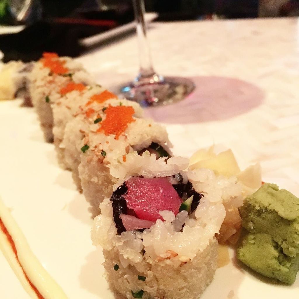 On the menu tonight: Equador roll with tuna @viragonashville - to round out our seafood th… ift.tt/29ZbC4E