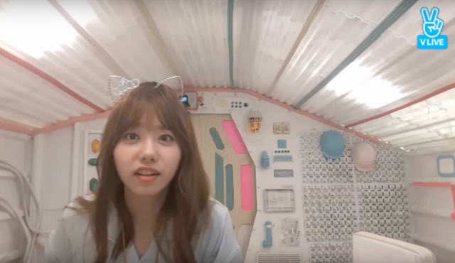 arabsohye's tweet photo. تطبيق ڤي || معجب طلب من سوهاي ان تختار بين البيتزا او الدجاج سوهاي اختارت الدجاج https://t.co/zJC7UjY1kL