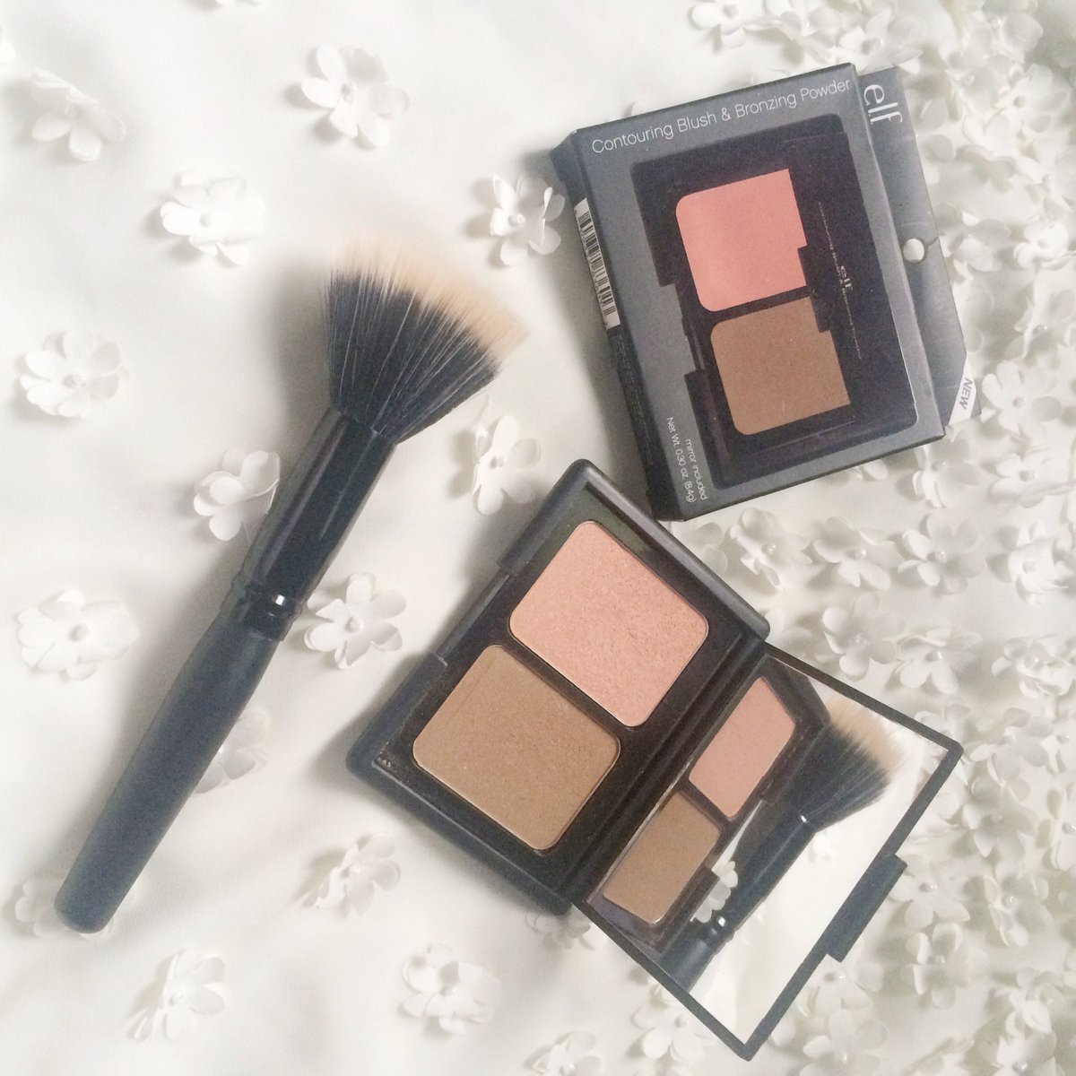 queenaboo215's tweet photo. Trying out this @ElfCosmeticsPH contour and bronze powder😊 https://t.co/Z98TyjYTf2