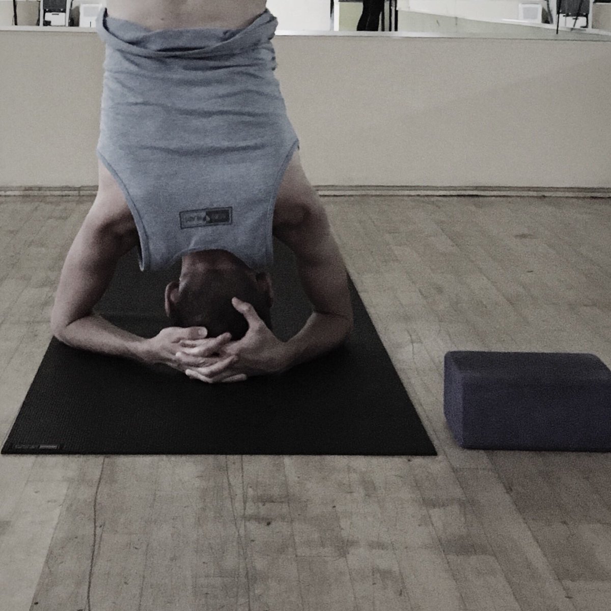 TheRiverInn's tweet photo. Getting our #yoga on. https://t.co/hzLsT1DSJb
