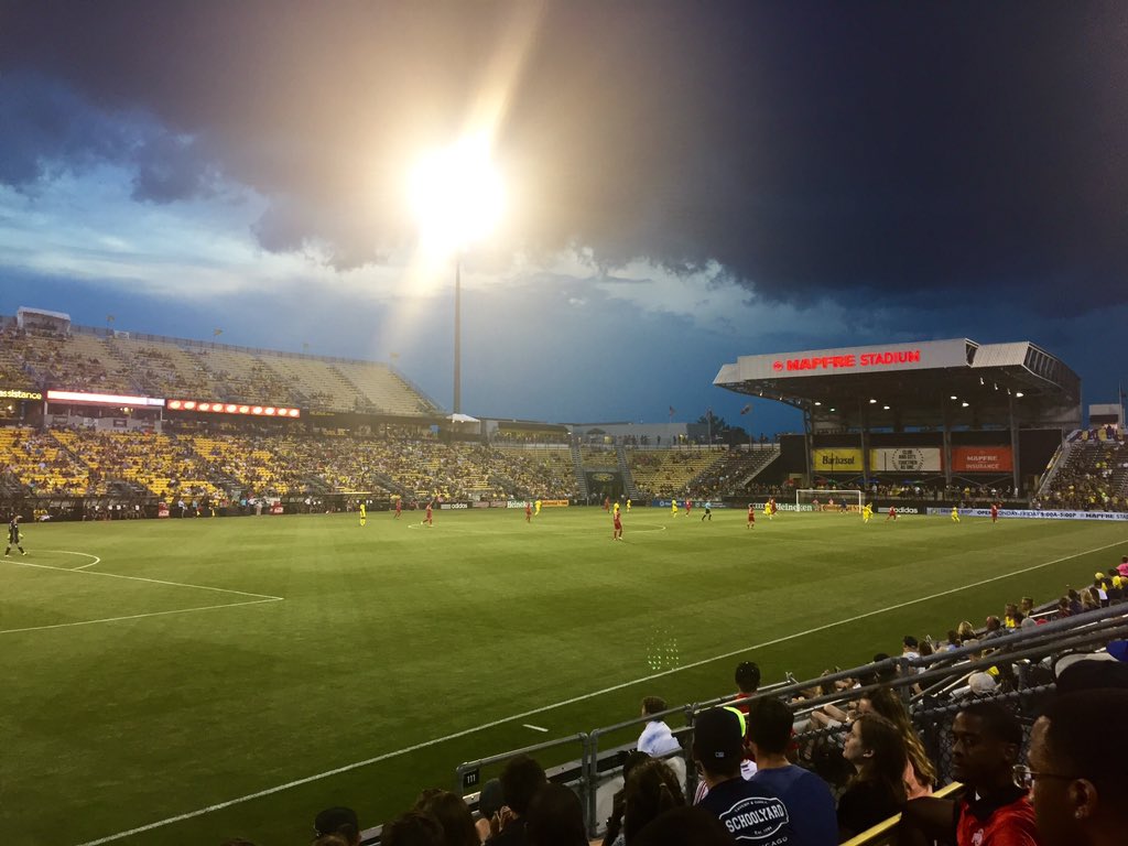 LauraCbusSports's tweet photo. Beautiful night of @columbuscrewsc soccer at @MAPFREStadium! #sportsincbus #ForColumbus https://t.co/74AYf0zURS