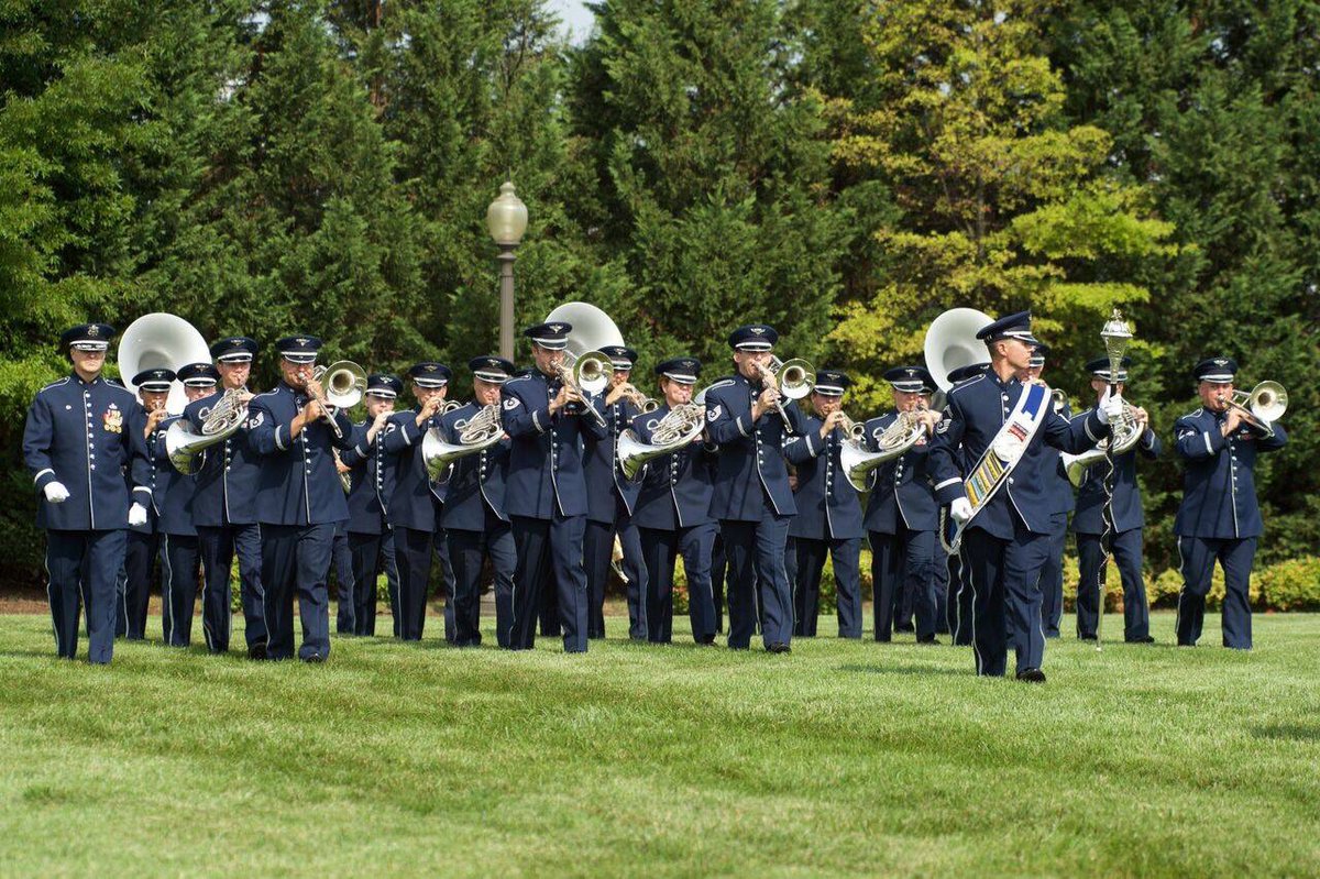 USAFBand's tweet photo. Col. Tiechert/Hoagland Change of Command yesterday on the Ceremonial Lawn. @JBA_NAFW @usairforce #TeamAndrews #USAF https://t.co/tQEmCAmw5P