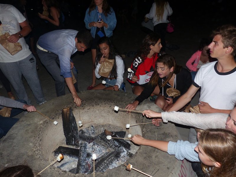SDDIUCLA's tweet photo. Smores! #sducla https://t.co/dTzvdtEkNn