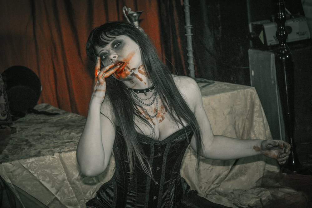 XanderPhSharing's tweet photo. Now on BentBox #modelfemale #vampire #femalevampire #bloold #darkness #alternativeshooting #alterna... https://t.co/B7u1DGxUbW