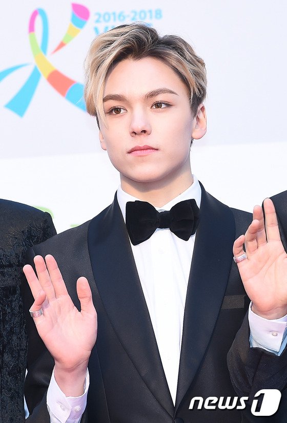 kor_celebrities's tweet photo. 「SEVENTEEN」バーノン、歌手エリック・ナムの新曲でコラボ。本日6時、生放送の音楽ランキング番組「M COUNTDOWN」 https://t.co/kDsASNjyOc