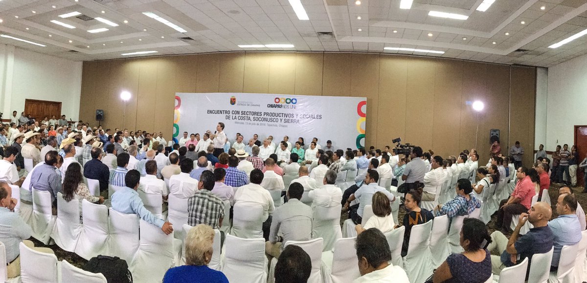 VelascoM_'s tweet photo. Desde #Tapachula anuncié apoyos del Plan de Reactivación Económica para sectores afectados por bloqueos. https://t.co/vADnO7cS6C