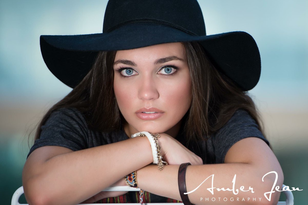 amberjeanphotos's tweet photo. Sneak peek into Whitney's Senior session! @whitann03 @rosbbeauty https://t.co/qb7mHjeKk5