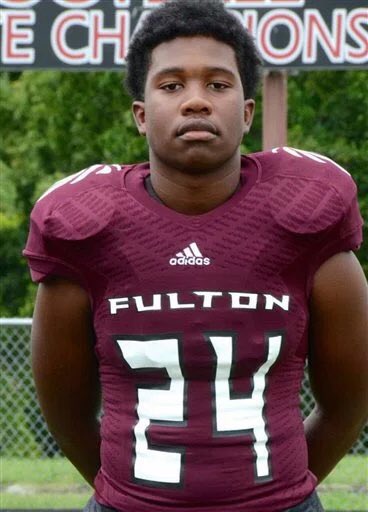 JayRoberson_10's tweet photo. Praying for the Dobson family Zaevion Dobson was a hero! #100DaysofNonviolence @100DNV  #StopGunViolence #ESPYS2016 https://t.co/yf1N7faMK5