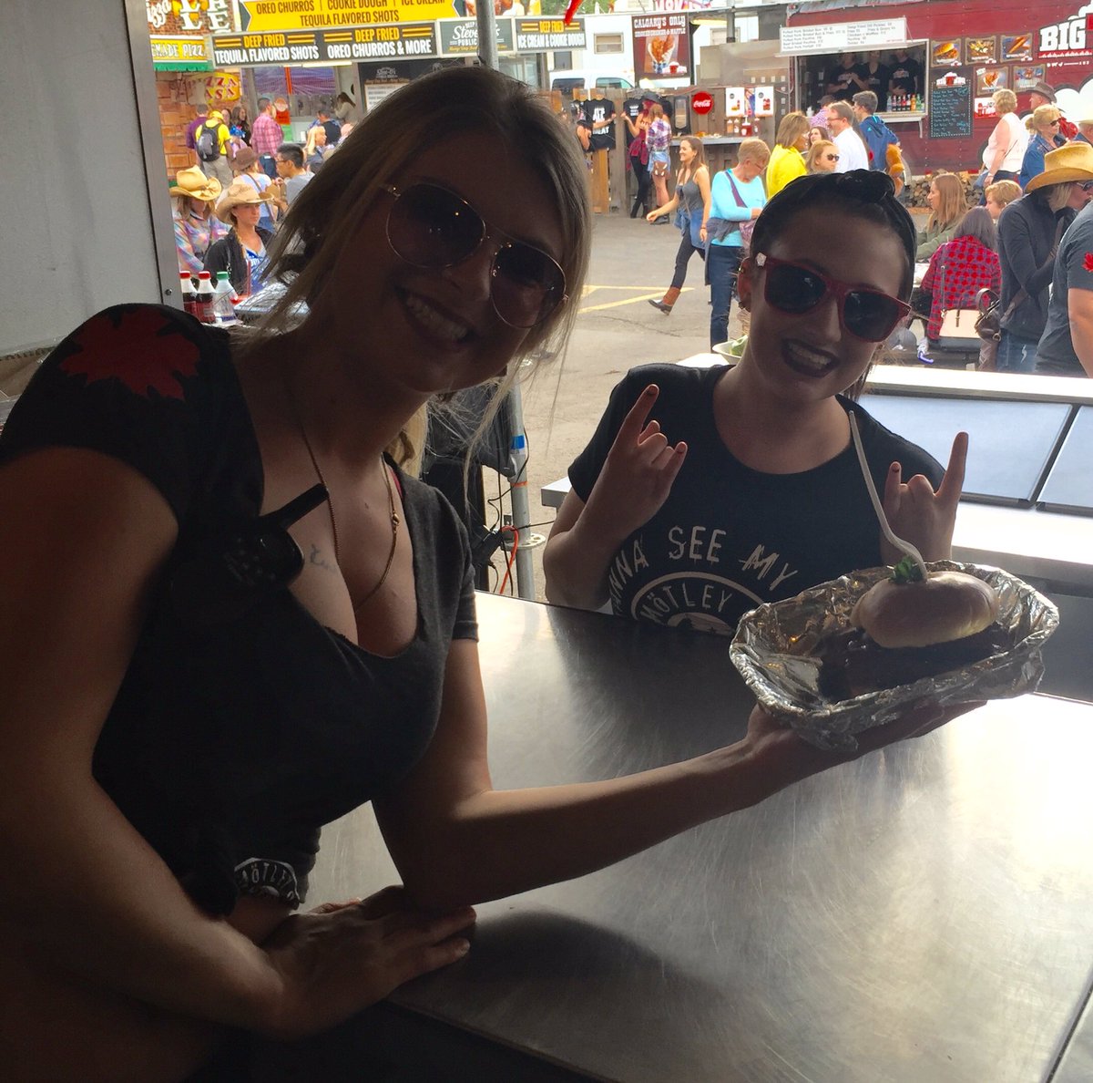 MotleyQueYEG's tweet photo. At @calgarystampede with the #motleybabes serving up great #AlbertaBeef and #Albertabison #yyc #Stampede2016 https://t.co/t95InDXDja