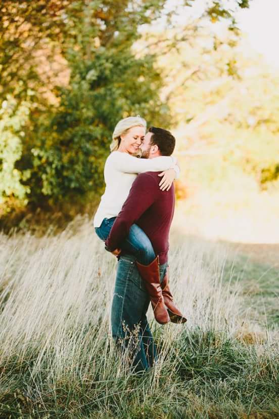 MelissaWedding's tweet photo. Love me, love me, say that you love me https://t.co/JysGJ4VSek #WeddingWednesday #engaged https://t.co/xZENQu0WIm