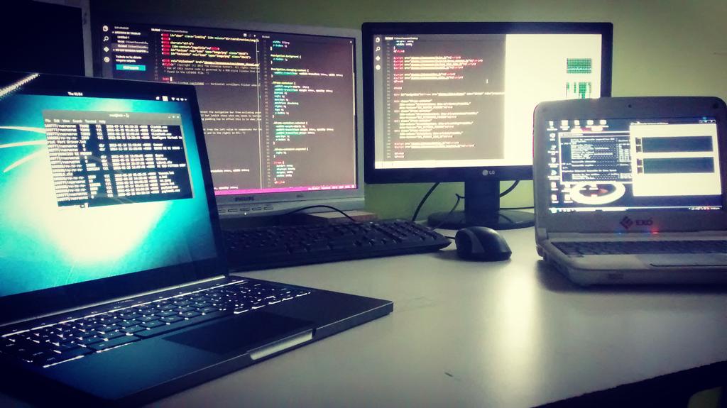 Facun_n's tweet image. Recuperar la vida social un martes y perderla un miércoles. Haciendo mierda una exo con de todo. #latenightcode