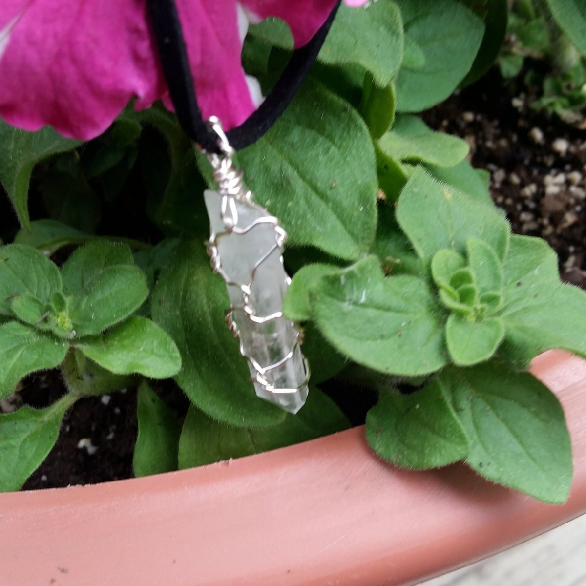 GemifyUS's tweet photo. #clearquartz #crystal #wirewrap #pendant https://t.co/9AqEw6i0Id https://t.co/Jujw4fVW3H