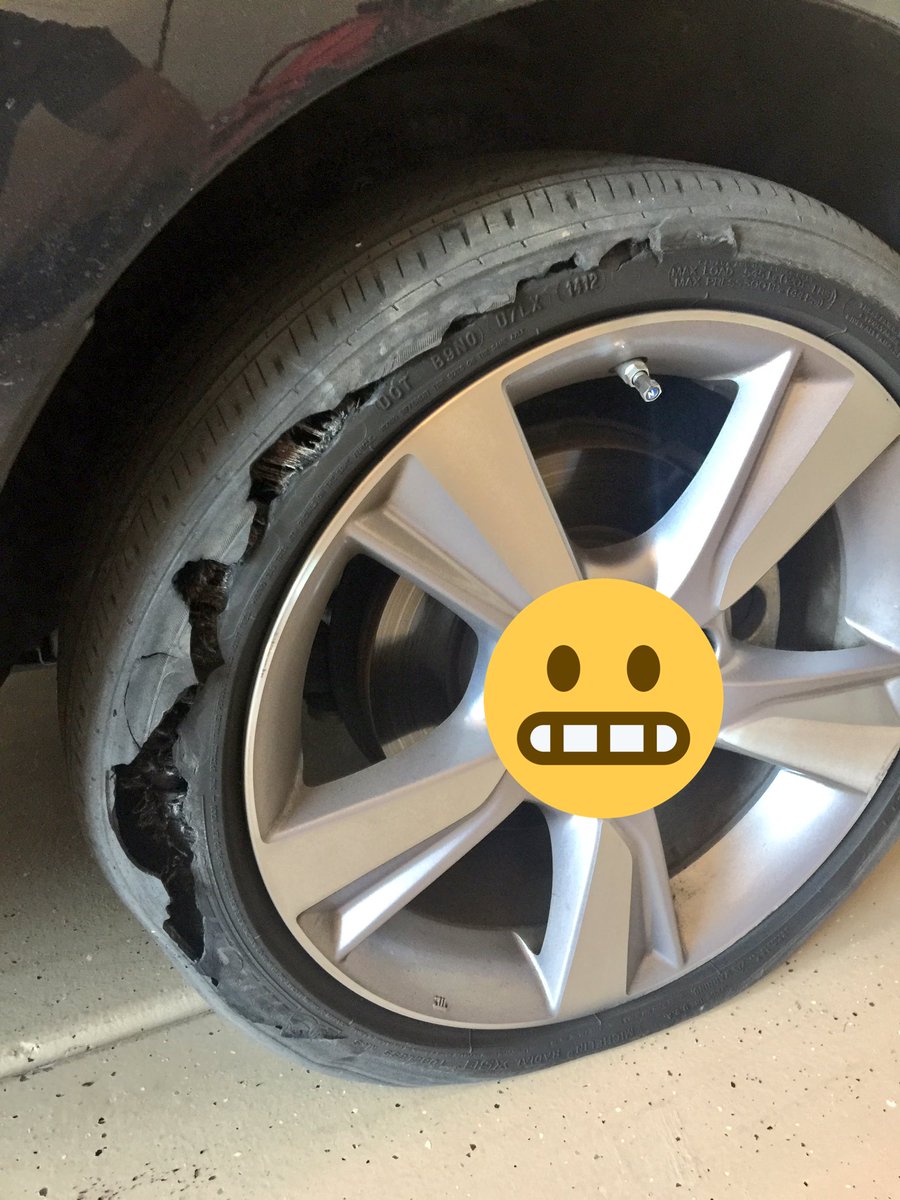 emmajade12news's tweet photo. Well, this makes Wednesday night a bit more interesting... #flattire #toohotinAZ https://t.co/2z2xLrygTI