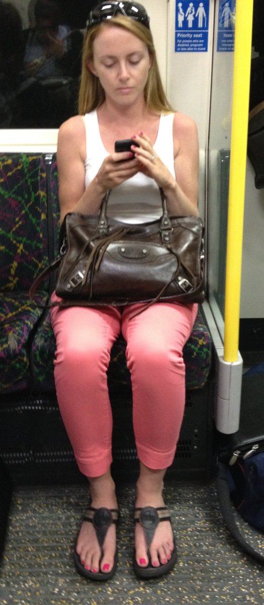 raohX's tweet photo. Candid metro feet ! https://t.co/6pPdxxTgVZ