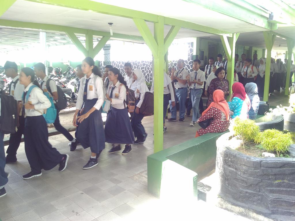 Hari ini MPLS sudah dimulai loh tweeps!
Untuk adik-adik semangat yaa😊