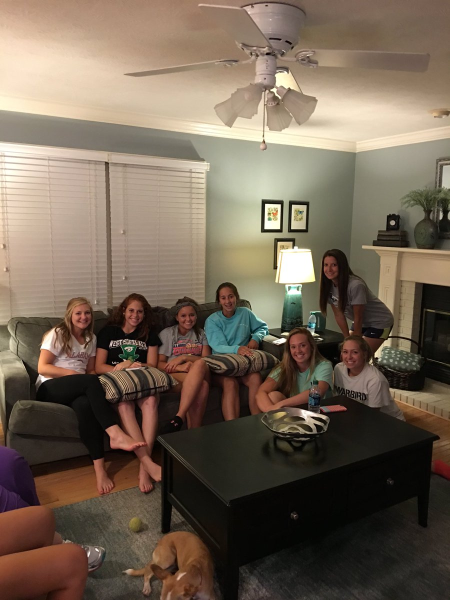 WBAcesGold's tweet photo. Team bonding! #warbirdacesgold https://t.co/xxYMMiEJ71