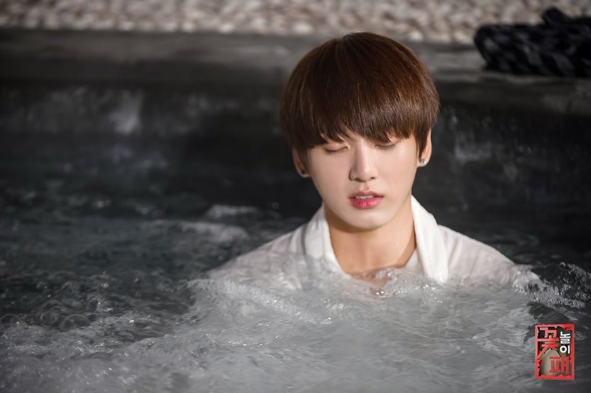 Bts Sg On Twitter Sbs Posted Special Unreleased Photos Of Jungkook On Flower Crew Don T Forget To Catch The Broadcast On 15 16 July Https T Co Ciuzyfd0lk Twitter