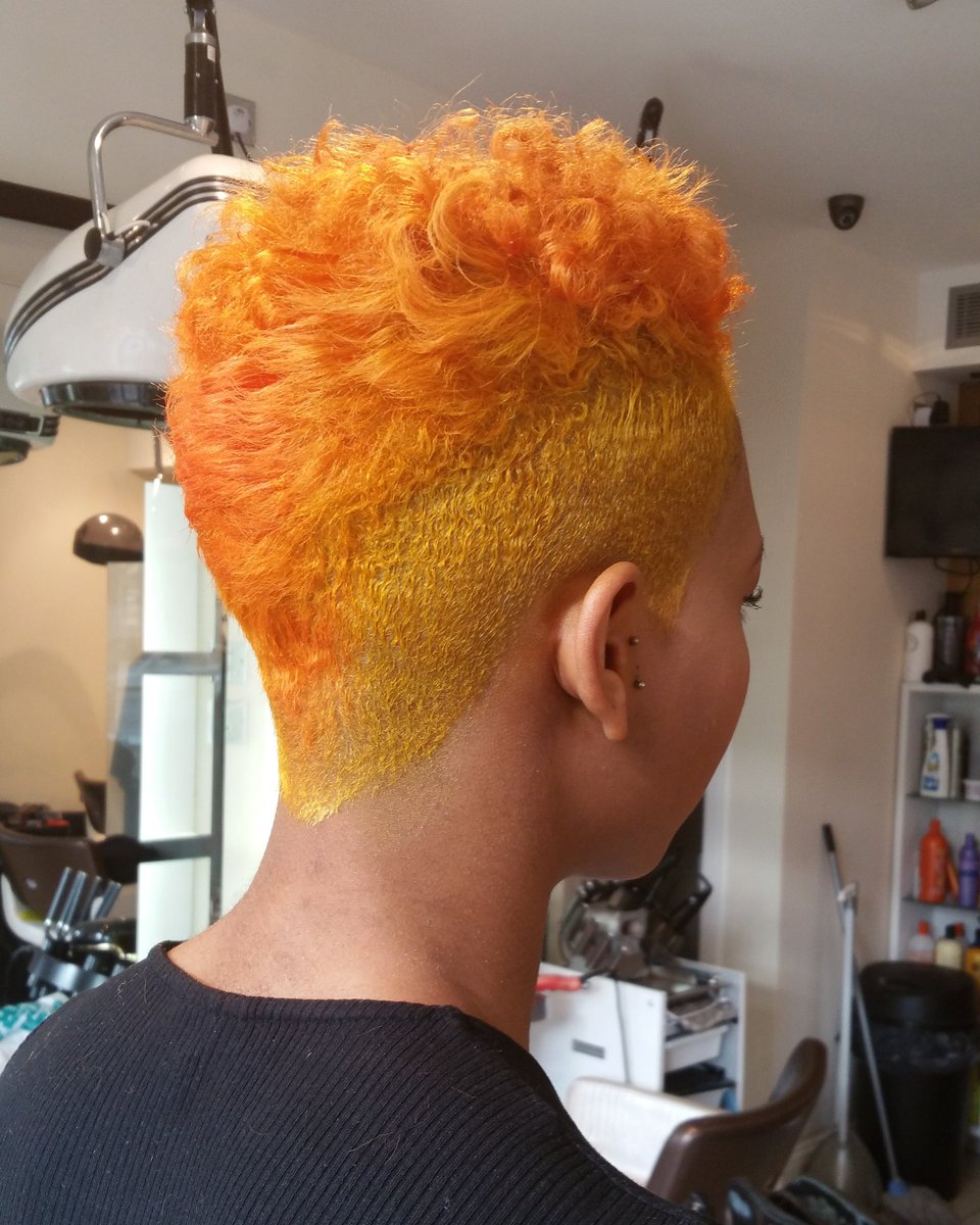 keishadesvignes's tweet photo. Using @SKPprofessional #igora bleach &amp; @EraybaCosmetics #coolcolour create gorgeous look. #pumpkin #squash #pixicut https://t.co/9WIJq7xAS7