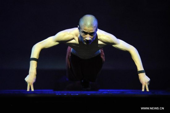Echinanews's tweet photo. Shaolin #Monks stun Singapore audiences with  authentic Chinese #KungFu. https://t.co/TQfe9x2zve https://t.co/peOrWwmLDj