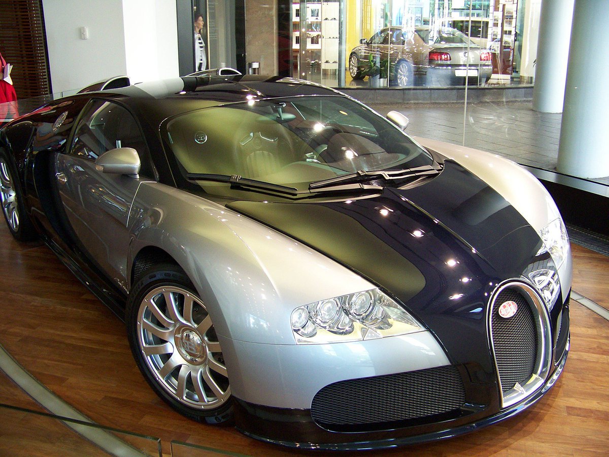 Breakeryard's tweet image. Happy #BastilleDay to celebrate here's a picture of a super swish Veyron made by french brand @Bugatti 😍😍😍