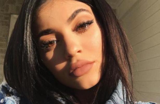 Beautynewz's tweet photo. Kylie Jenner deelt haar grootste beauty blunder https://t.co/v4doIsX9p2 https://t.co/jdos7BarLP