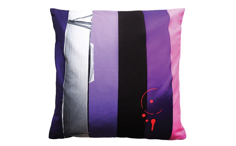 Pillow talk <a href="/frozenpalms/">Joakim Andreasson</a> @anselmreyle <a href="/HELMUTLANG/">HELMUT LANG</a> homesandinteriorsscotland.com/2016/07/pillow…