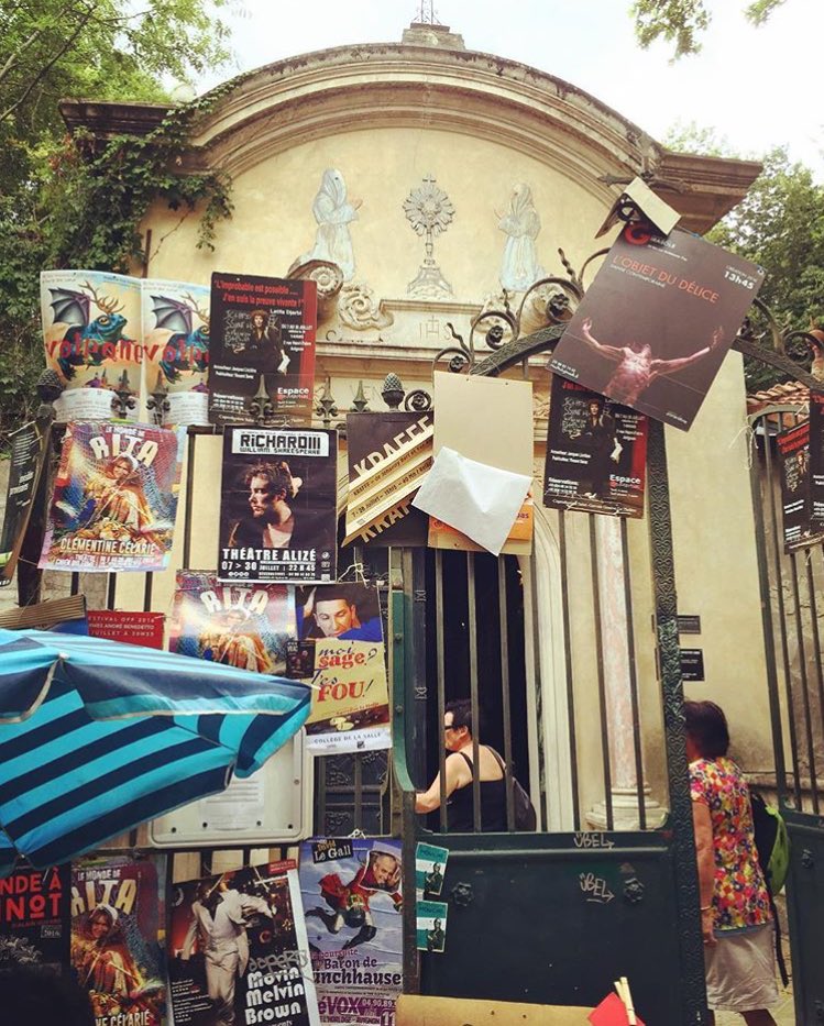 RadioTeleSuisse's tweet photo. Un petit tour au @FestivalAvignon ? Suivez @claireburgy sur Instagram et dans le #19h30 📺 évidemment! #Avignon2016 https://t.co/IbYlLO4Wow