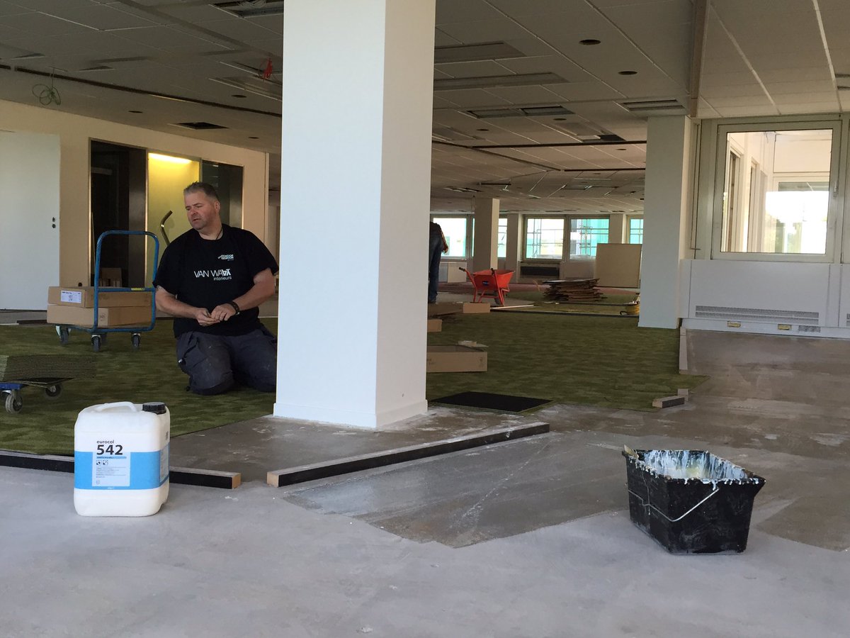 van_waay's tweet photo. De @RaboRegioDH wordt steeds mooier!
#renovatietotnieuwbankgebouw @Desso_NL @ForboFlooringNA @saskiavrolijk https://t.co/oht3T24x4M