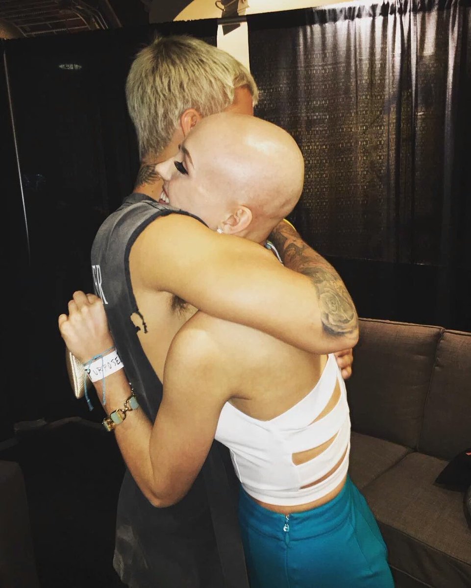 PopCrave's tweet photo. Justin Bieber with a Make-A-Wish fan backstage tonight at the #PurposeTourPittsburgh. 👏💖 https://t.co/E6gHLinCbx